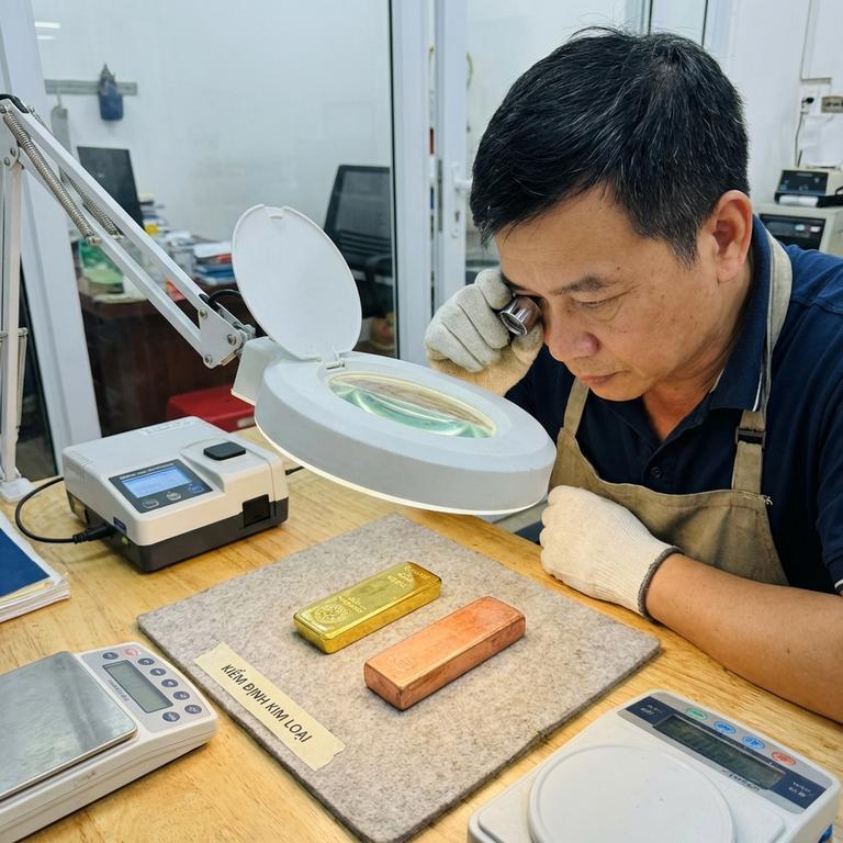 Cách nhận biết vàng và đồng chính xác trong kiểm định Tại sao doanh nghiệp cần phân biệt vàng và đồng chuẩn xác?